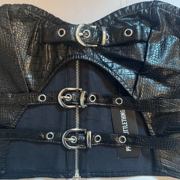 PrettyLittleThing black belt detail croc faux leather top and mini skirt set - Picture 7 of 9